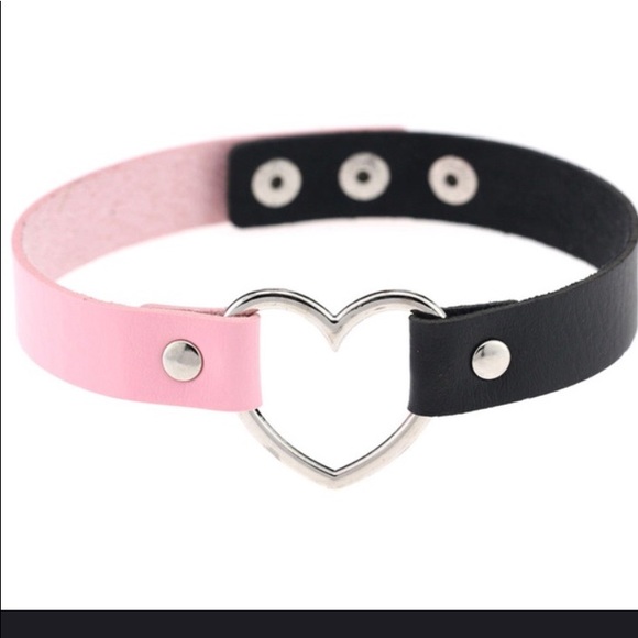 50/50 Heart Choker 💗🖤 - Picture 3 of 6